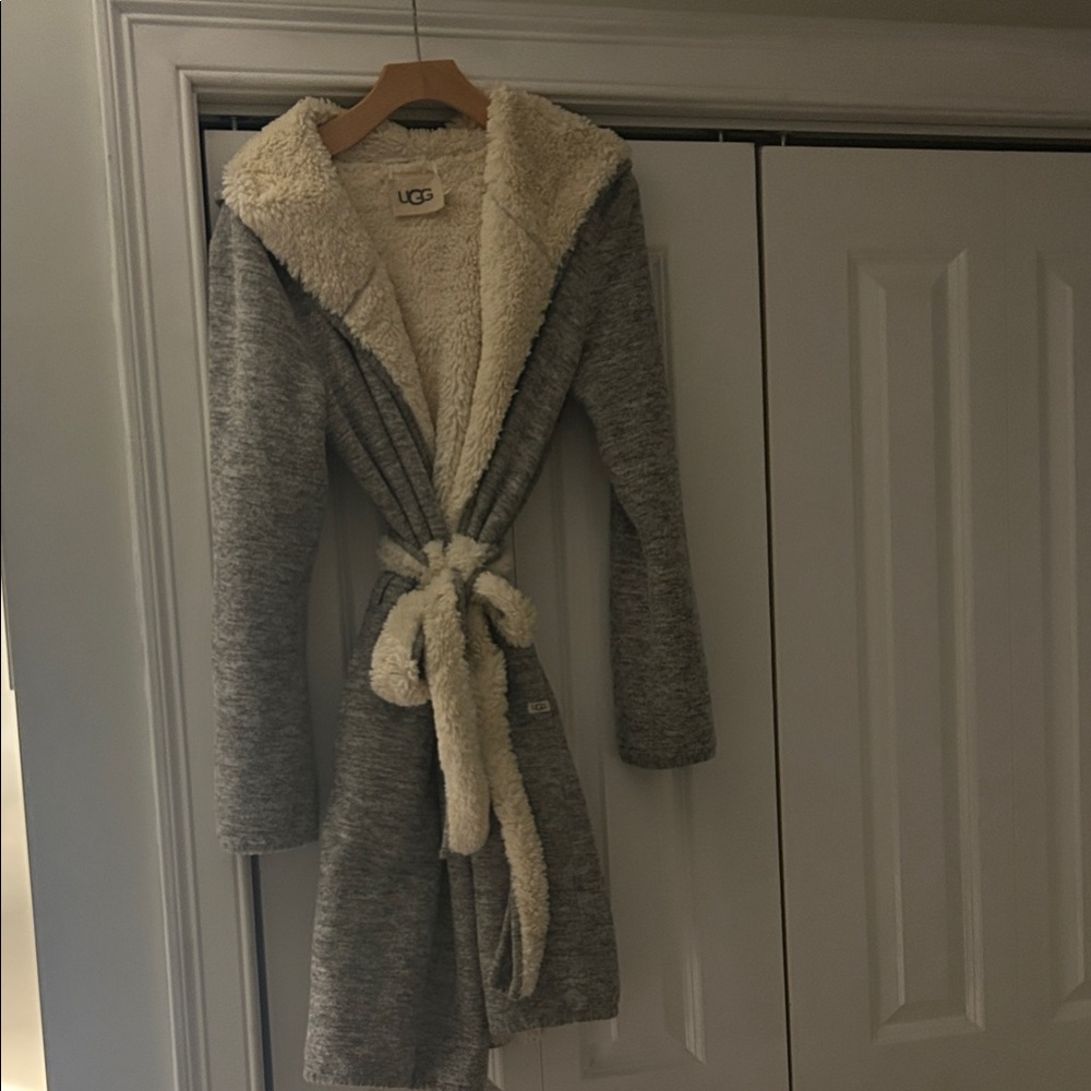 UGG Women's Gray and Cream Fleece Reversible Robe